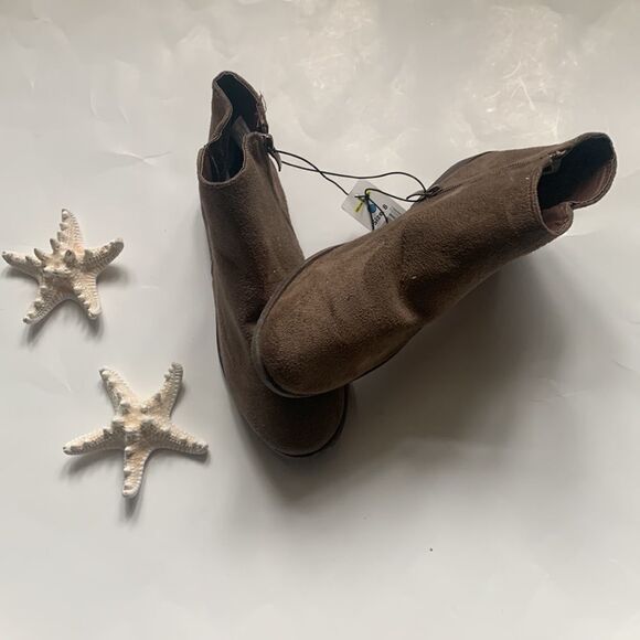 𝅺⭐️nwt Bobbie Brooks Faux Suede Short Ankle Boots⭐️ - Picture 2 of 8